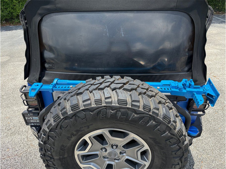 Used 2015 Jeep Wrangler Unlimited Rubicon w/ Connectivity Group AWD/4WD image 17