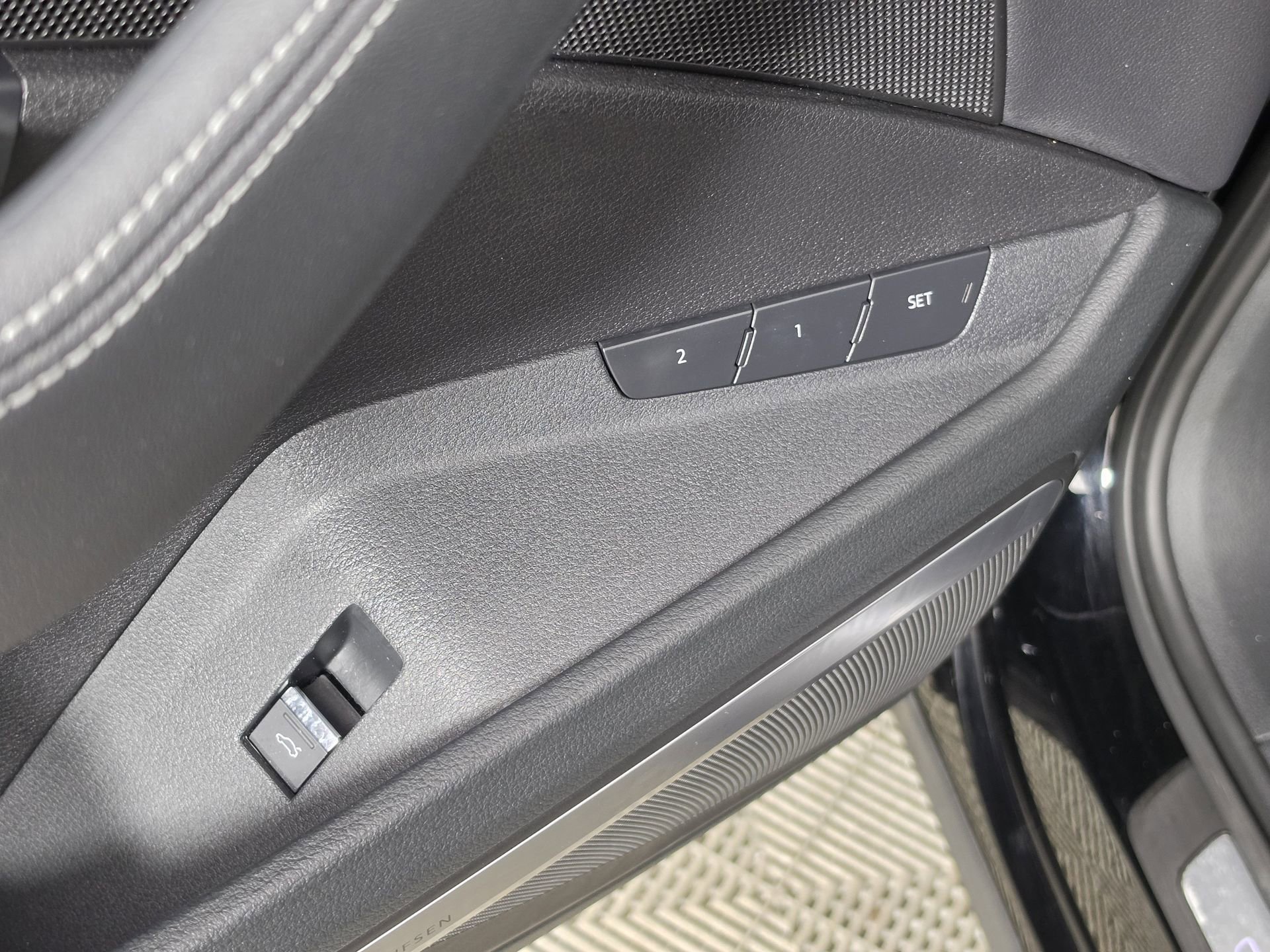 Used 2019 Audi e-tron Premium Plus w/ Cold Weather Package AWD/4WD image 20
