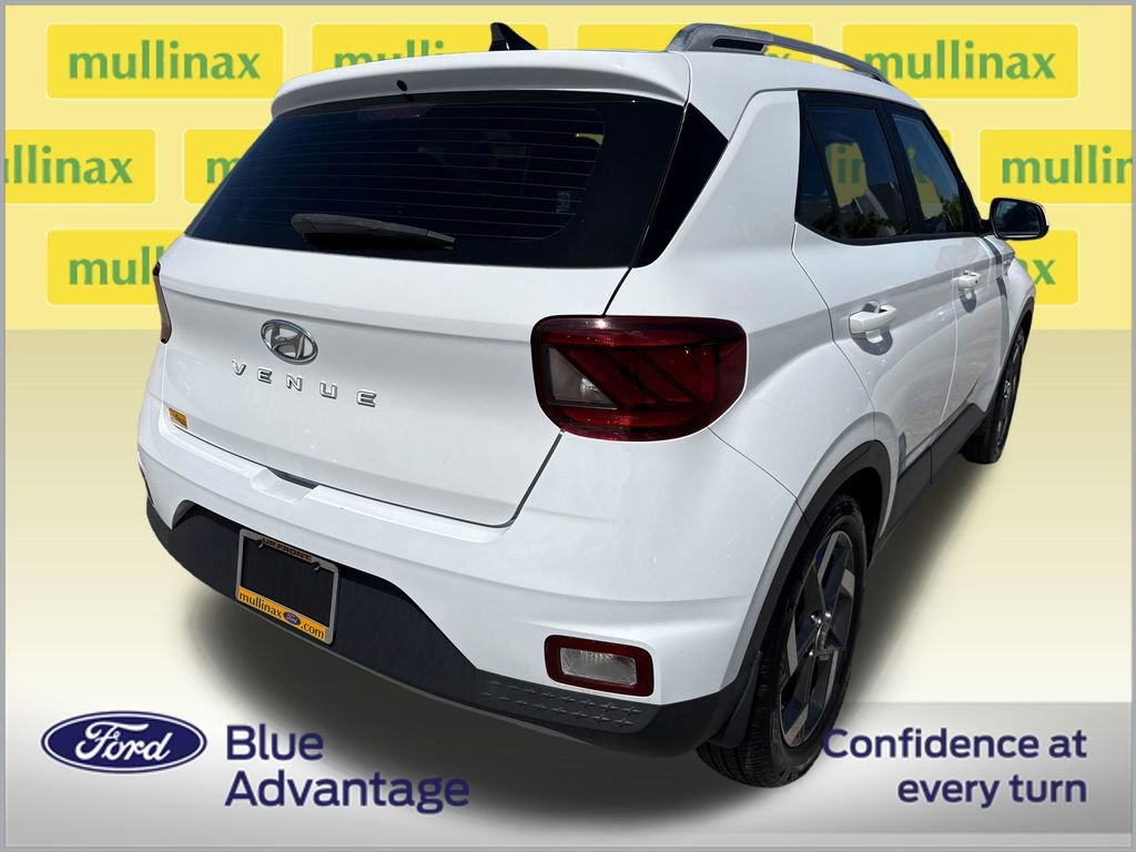Used 2020 Hyundai Venue SEL w/ Convenience + Premium Package FWD image 4
