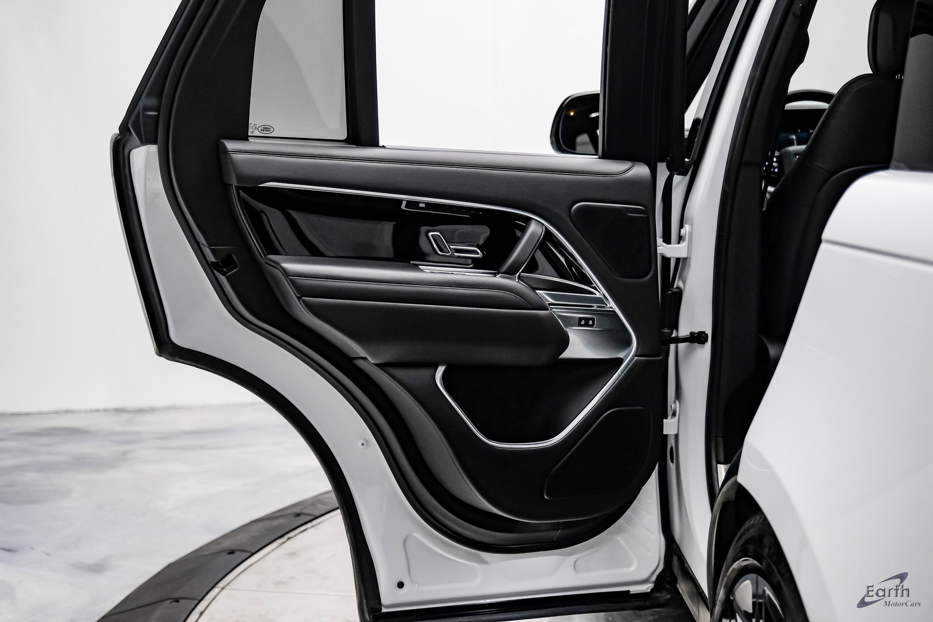 Used 2024 Land Rover Range Rover SE image 75