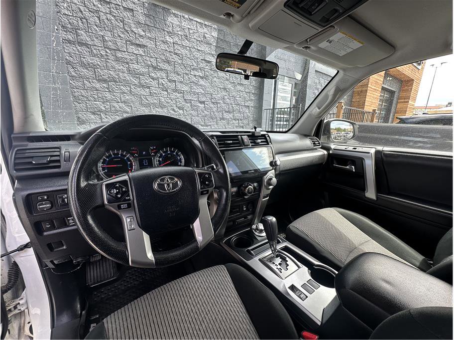 Used 2018 Toyota 4Runner SR5 AWD/4WD image 2
