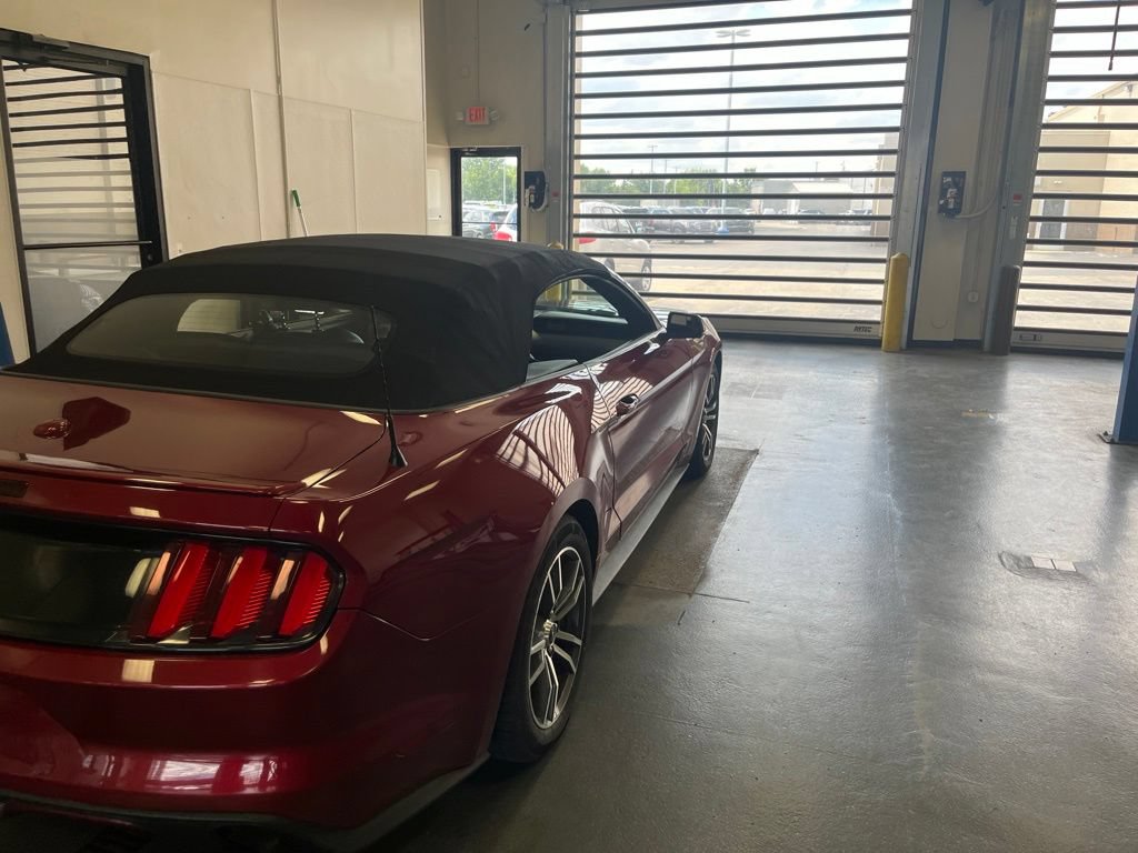 Used 2016 Ford Mustang Convertible RWD image 9