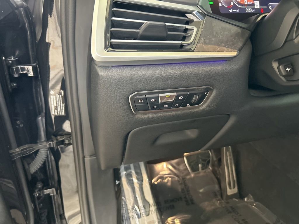 Used 2022 BMW X7 M50i w/ Dynamic Handling Package image 62