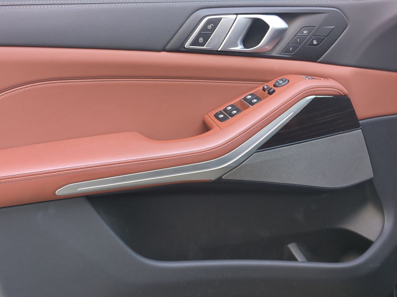 Used 2025 BMW X5 xDrive40i w/ M Sport Package image 14