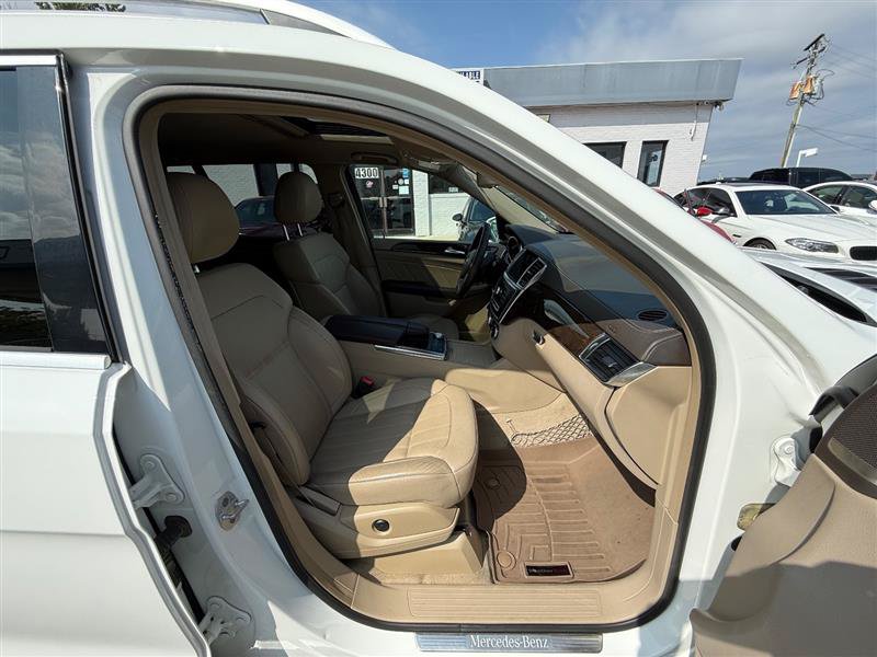 Used 2015 Mercedes-Benz GL 450 4MATIC image 33
