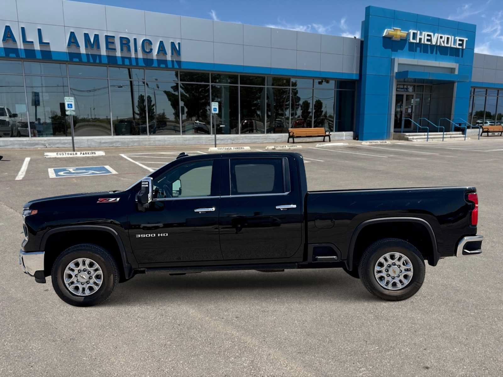 Used 2024 Chevrolet Silverado 3500 LTZ w/ LTZ Convenience Package AWD/4WD image 5