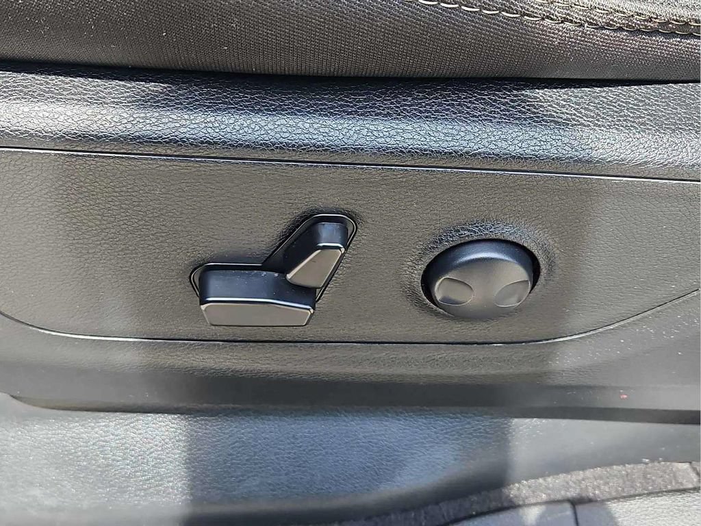 Used 2025 RAM 1500 Big Horn AWD/4WD image 22