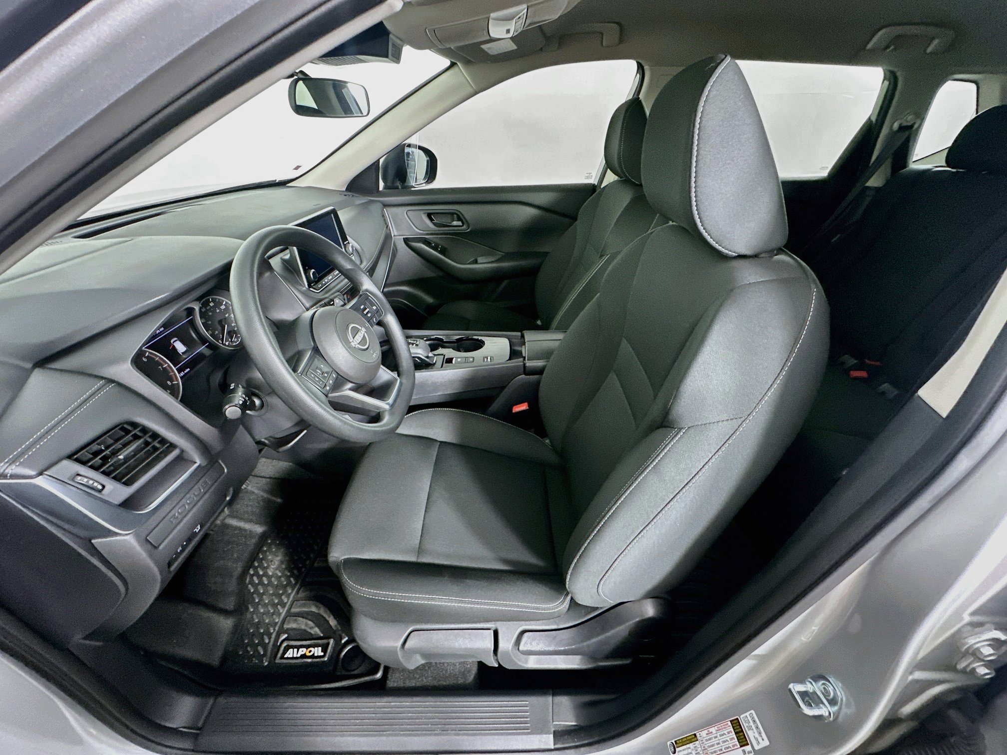 Used 2024 Nissan Rogue S FWD image 13