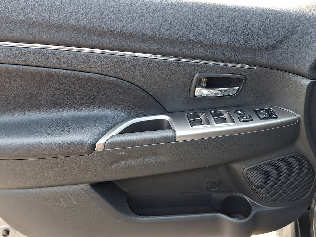 Used 2024 Mitsubishi Outlander Sport ES AWD/4WD image 23
