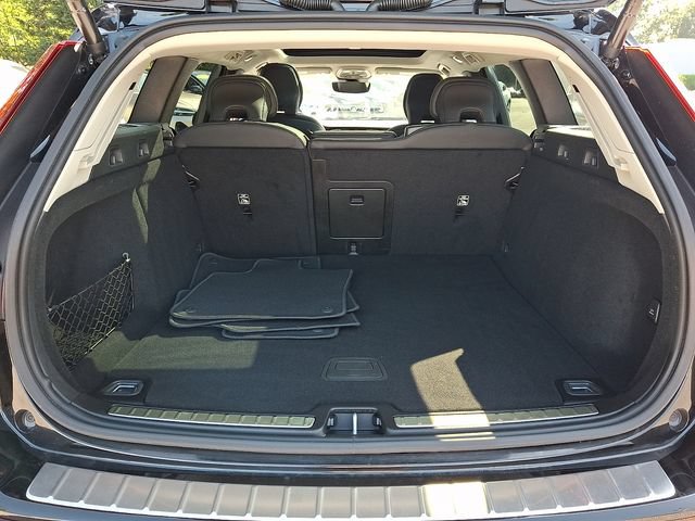 Certified 2024 Volvo V60 B5 Cross Country Ultimate w/ Protection Package Premier AWD/4WD image 29