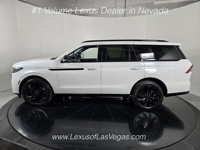 Used 2026 Lincoln Navigator Reserve w/ Jet Appearance Package AWD/4WD image 3