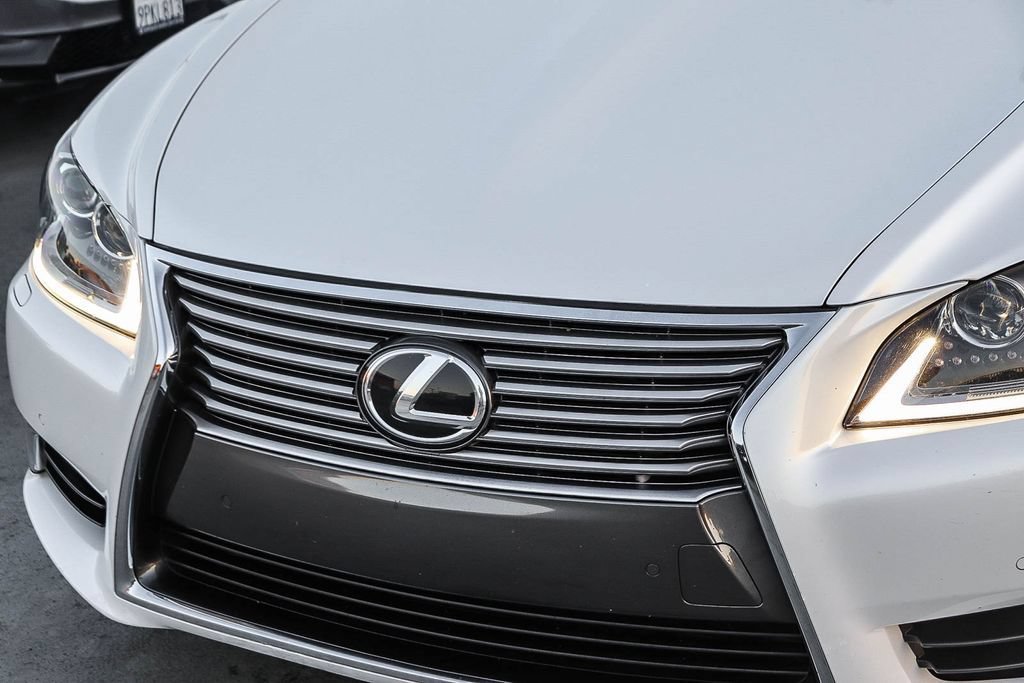 Used 2016 Lexus LS 460 w/ Comfort Package RWD image 6