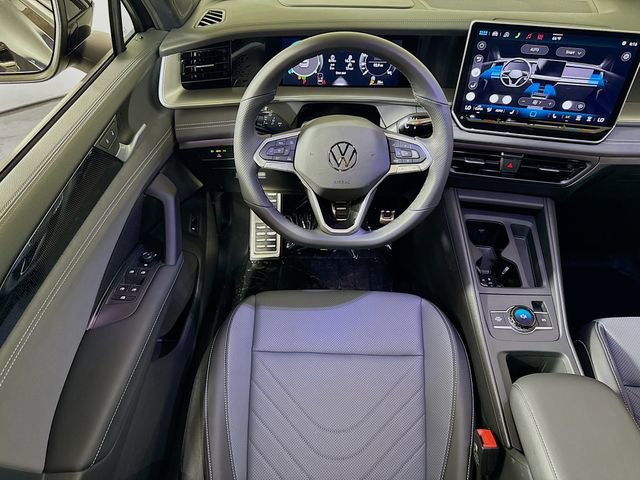 New 2026 Volkswagen Tiguan SE R-Line FWD image 14