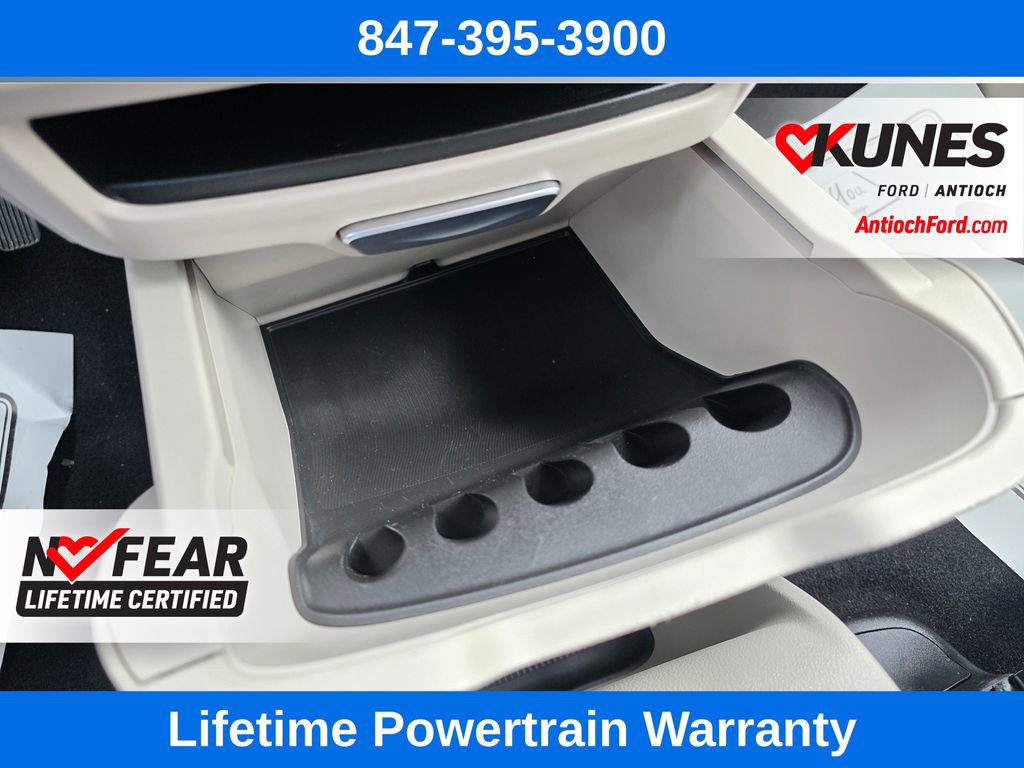 Used 2023 Chrysler Voyager LX image 53