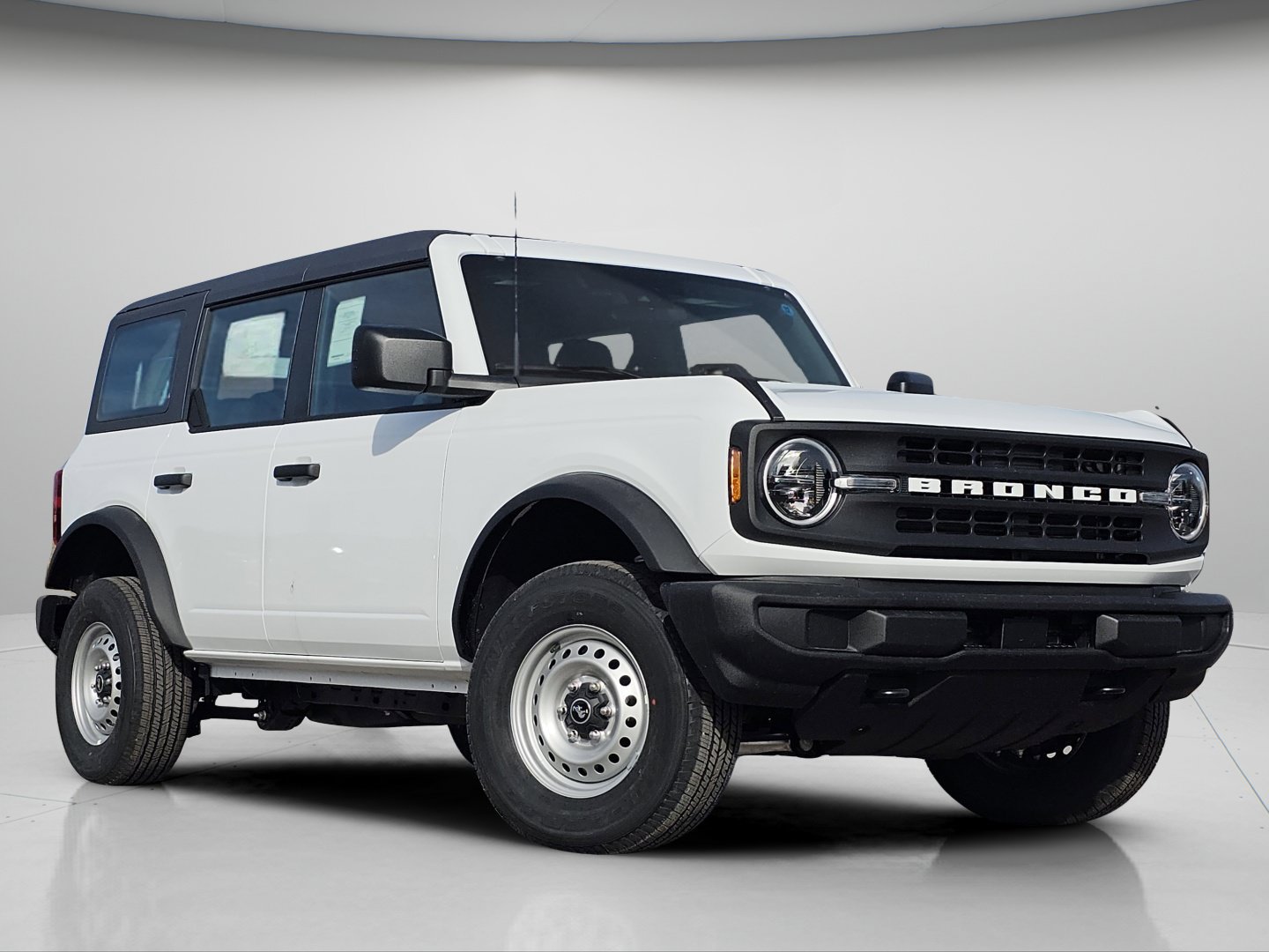 New 2025 Ford Bronco 4-Door AWD/4WD image 2