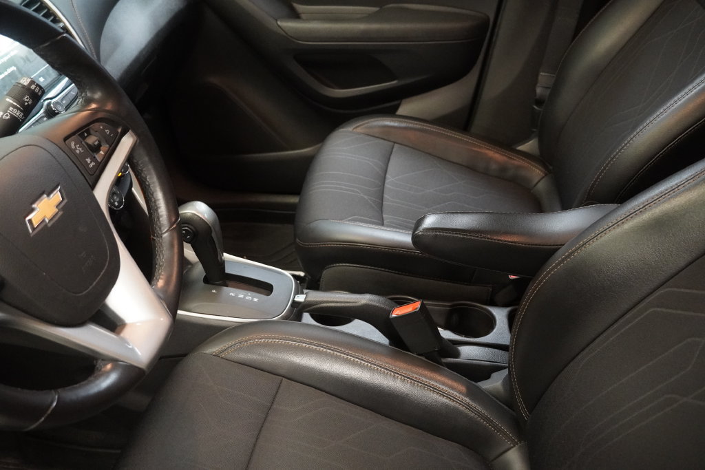 Used 2019 Chevrolet Trax LT w/ LT Convenience Package FWD image 7