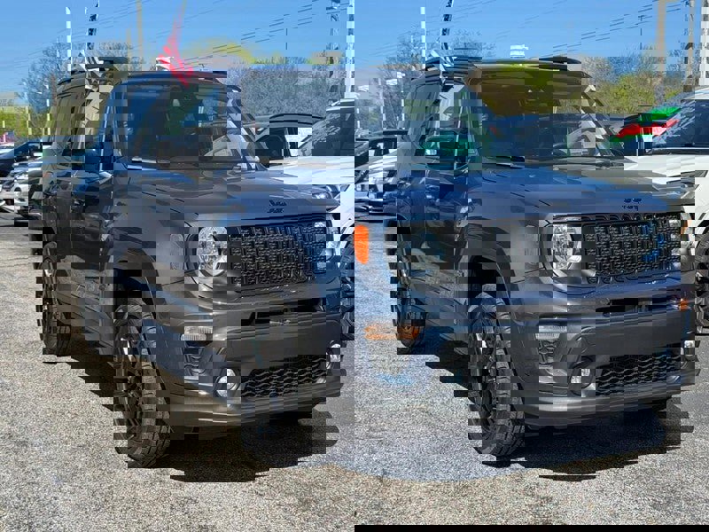 Used 2023 Jeep Renegade Altitude w/ Sun/Sound Group AWD/4WD image 2