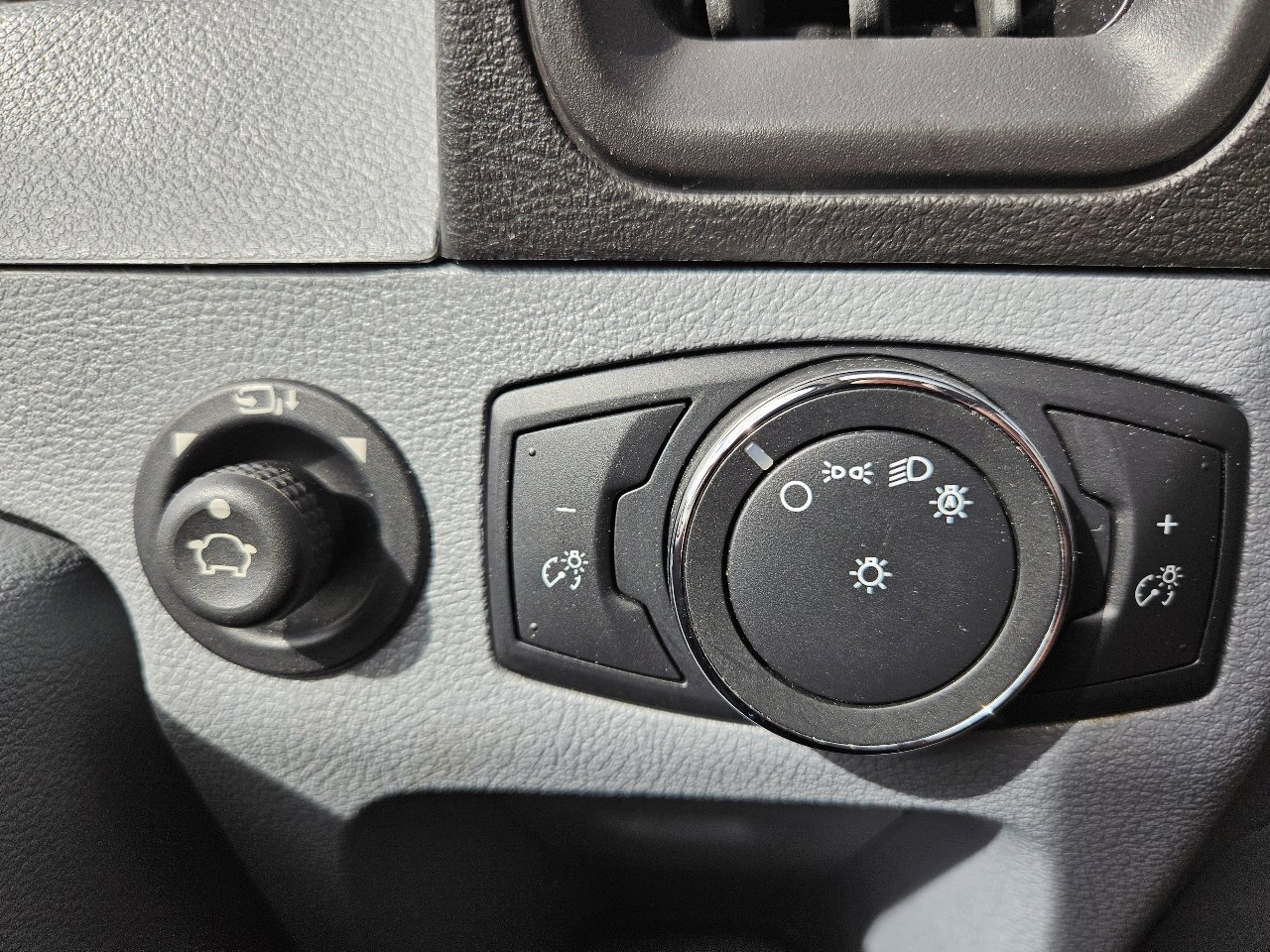 Used 2019 Ford Transit 150 XLT image 48