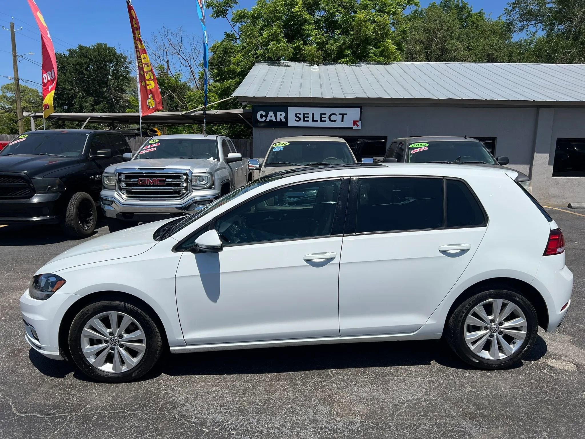 Used 2018 Volkswagen Golf SE image 8
