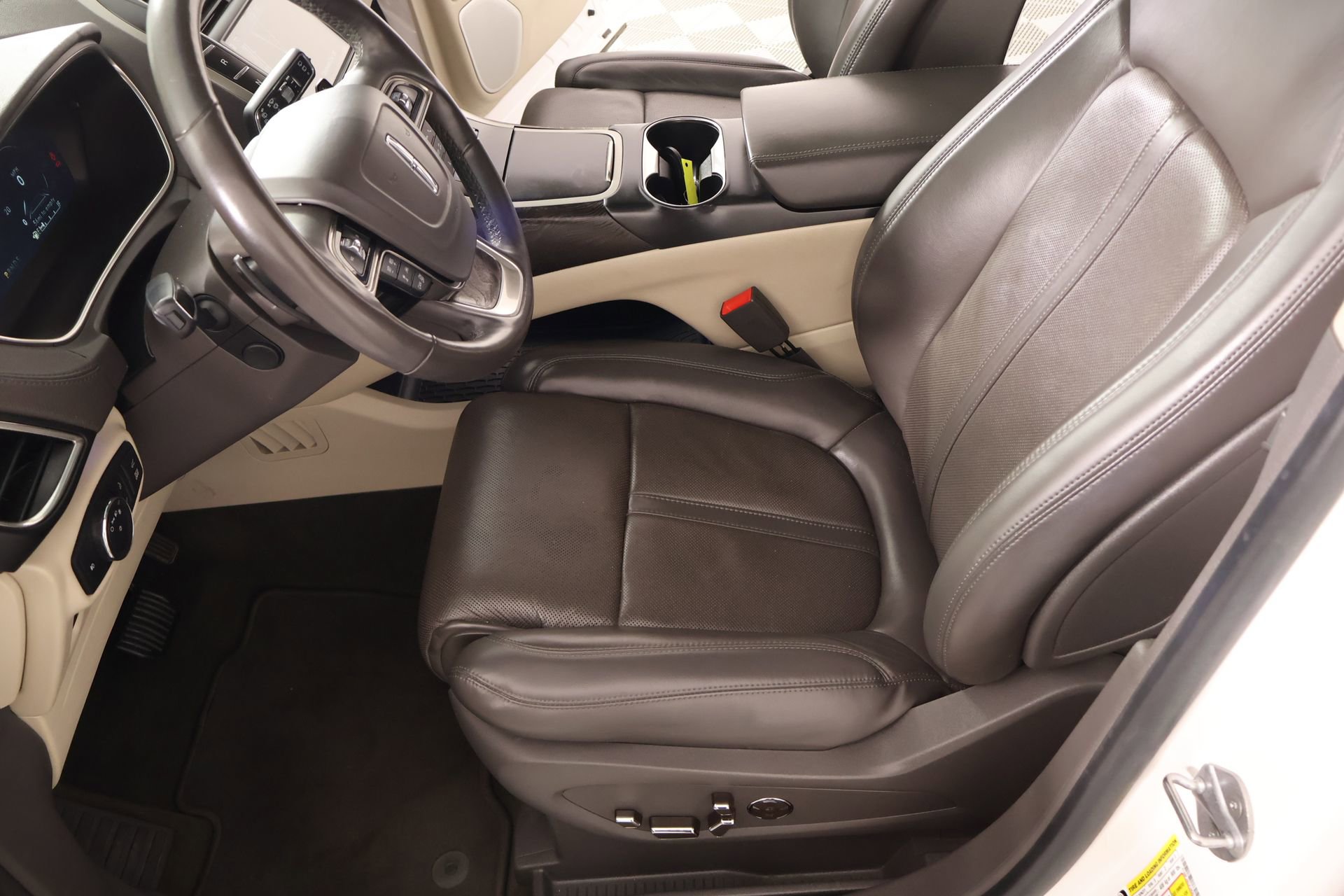 Used 2019 Lincoln Nautilus Reserve w/ Ultimate Package image 11