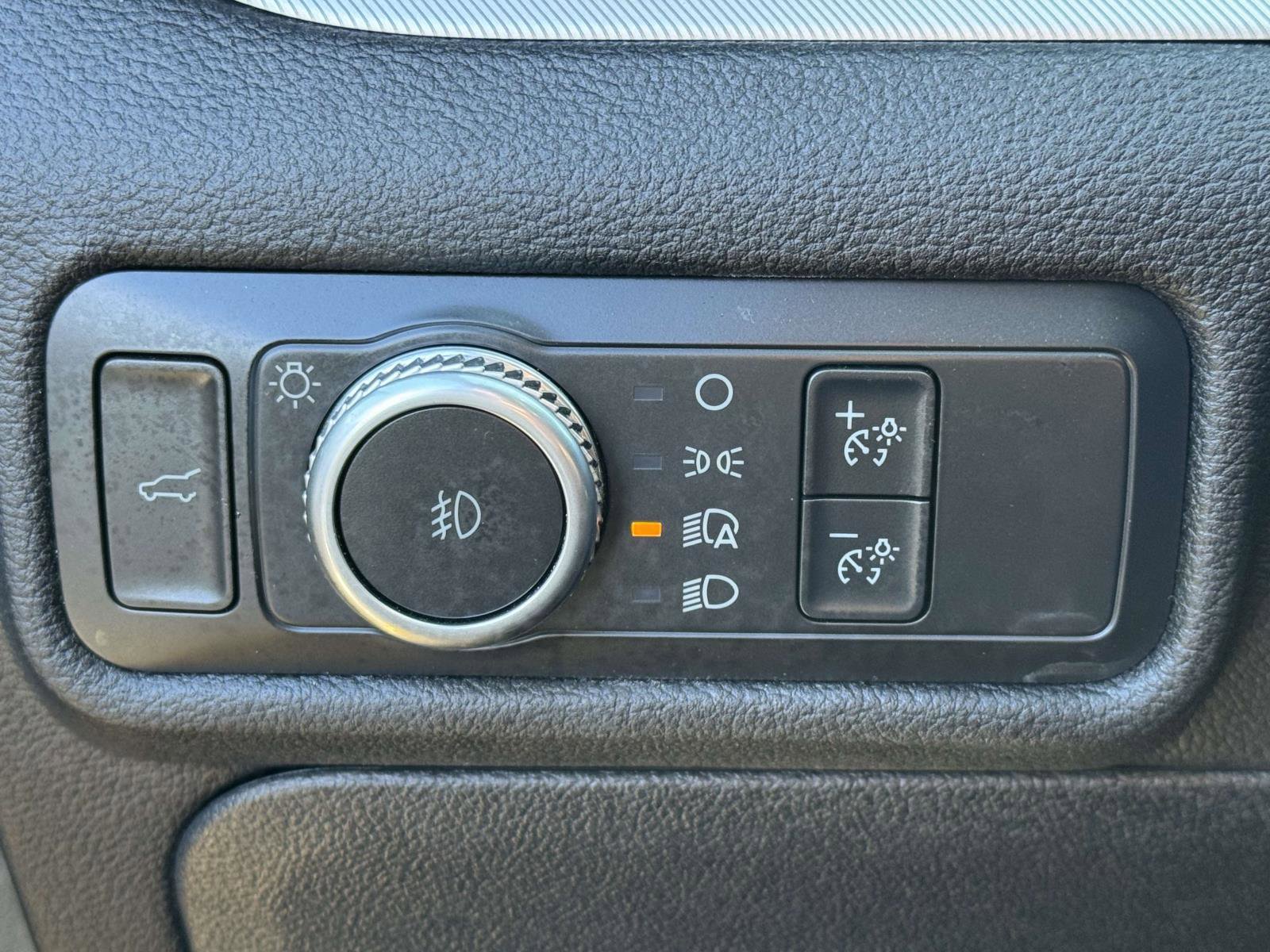 Certified 2022 Ford Explorer XLT w/ Equipment Group 202A image 17