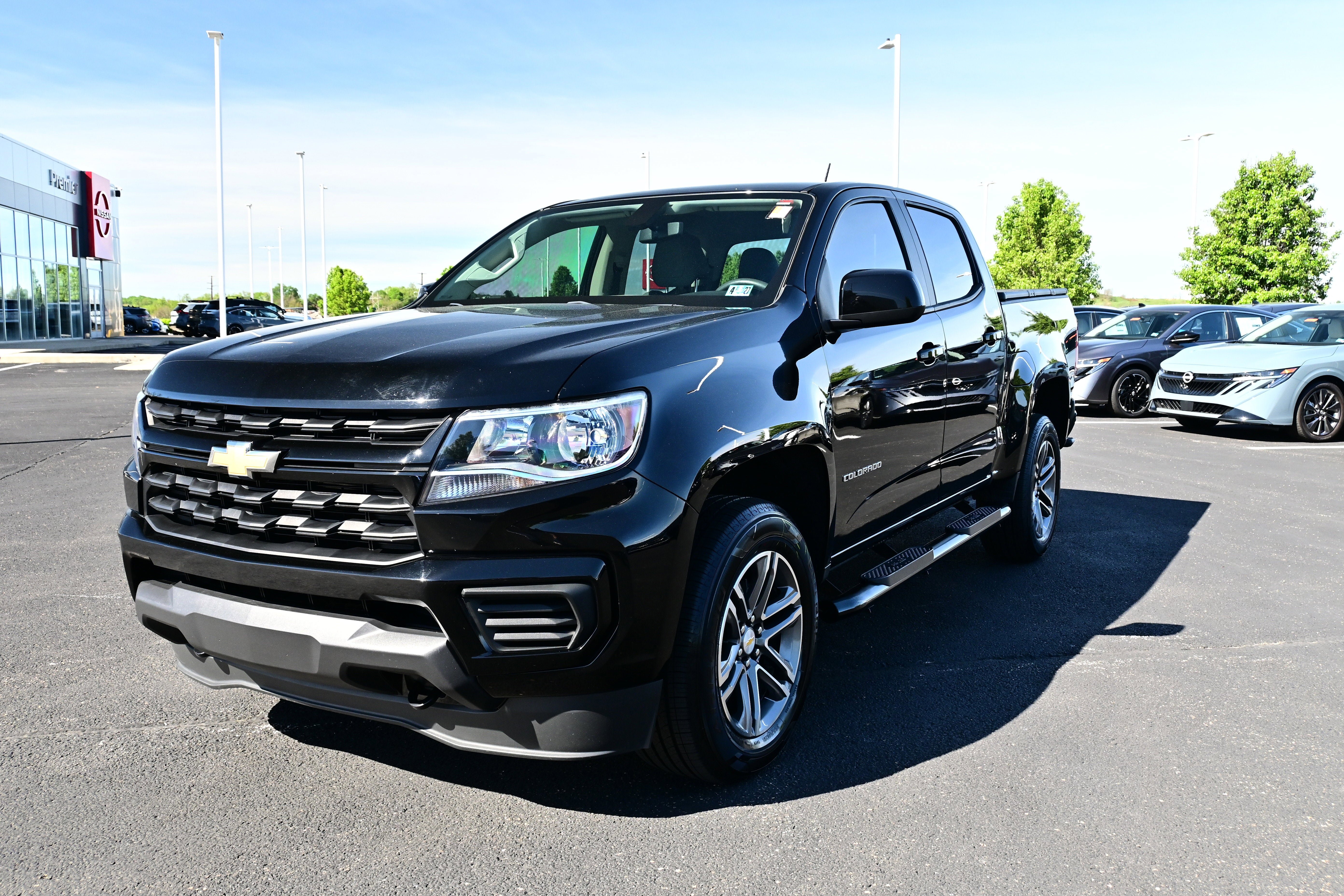 Used 2022 Chevrolet Colorado W/T w/ Custom Special Edition AWD/4WD image 4