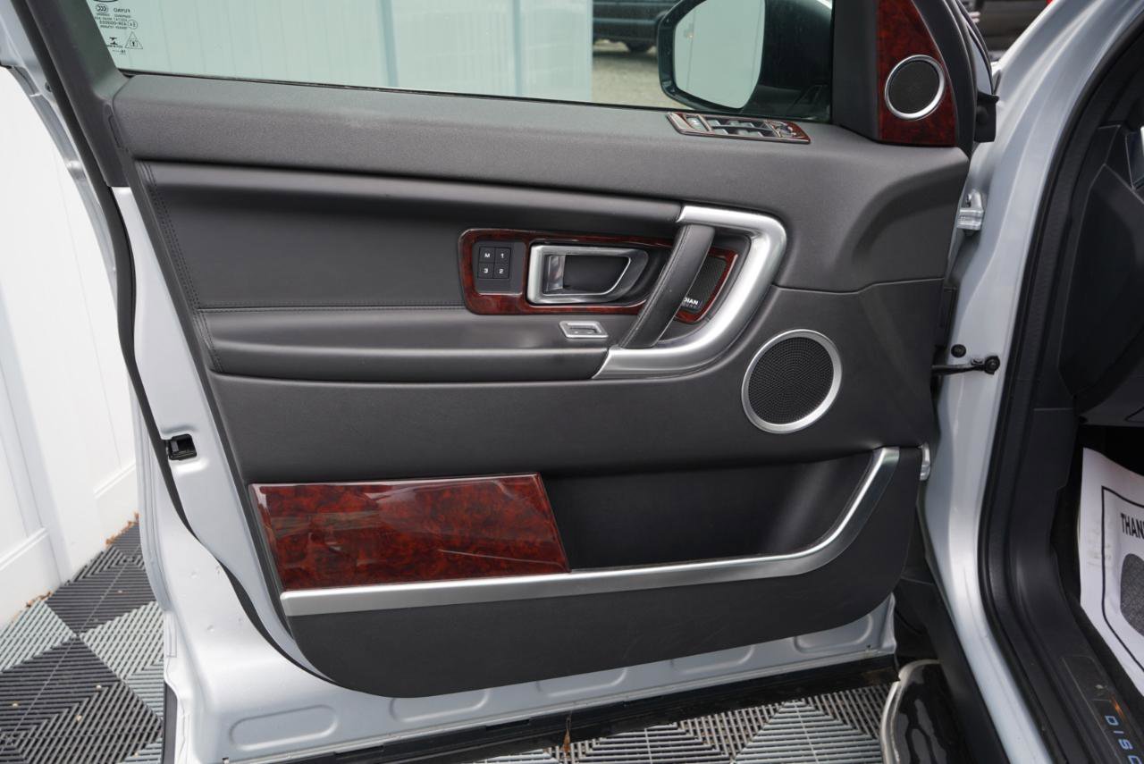 Used 2017 Land Rover Discovery Sport HSE Luxury image 16