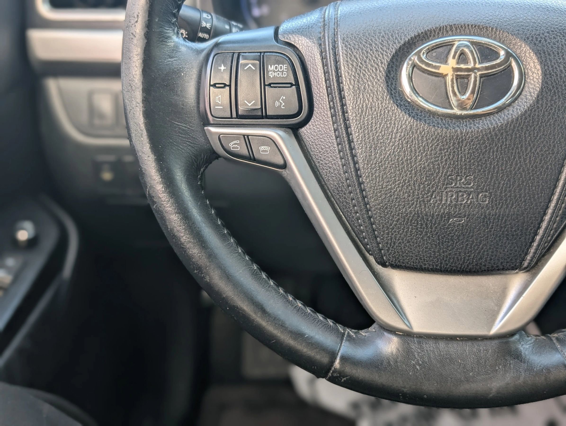 Used 2014 Toyota Highlander XLE FWD image 29