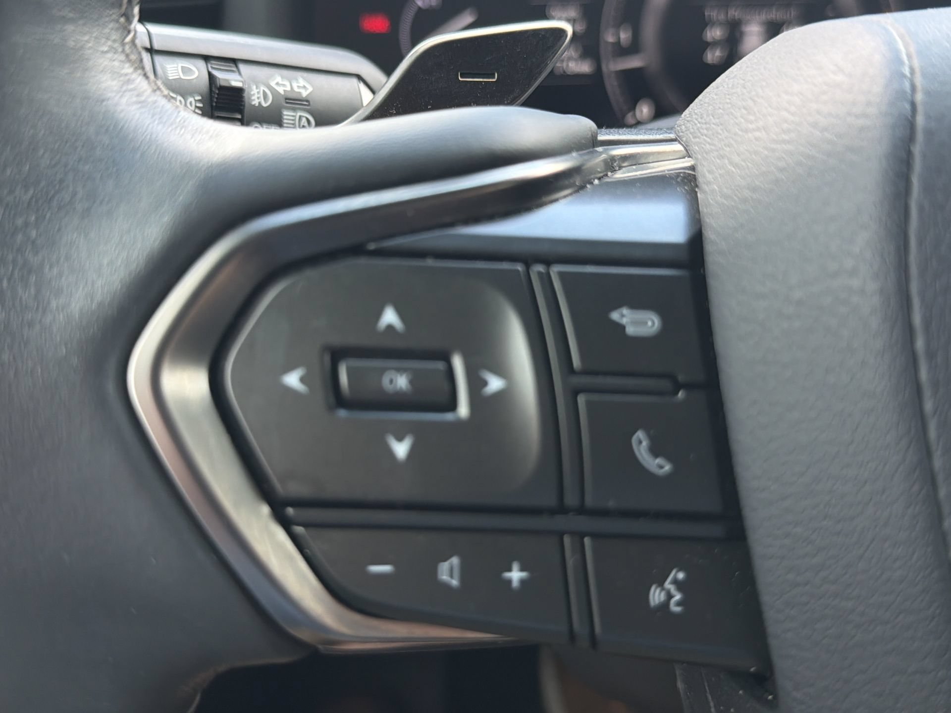Used 2024 Lexus LX 600 4WD w/ Appearance Package image 30