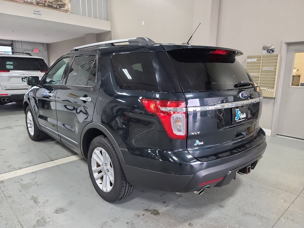Used 2015 Ford Explorer XLT w/ Equipment Group 201A image 5