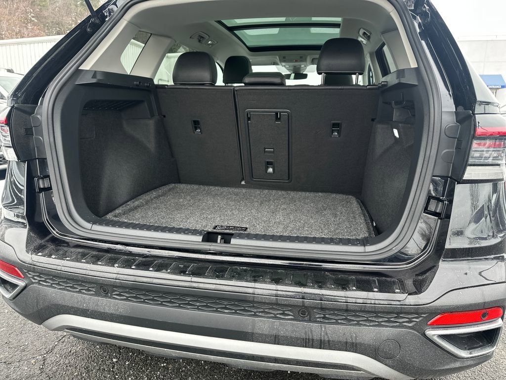 Used 2025 Volkswagen Taos SE w/ Panoramic Sunroof Package image 15