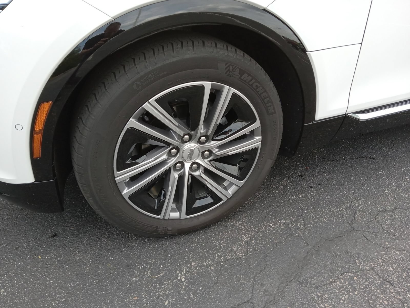 Used 2024 Cadillac Lyriq Luxury w/ LPO, Floor Liner Package AWD/4WD image 6
