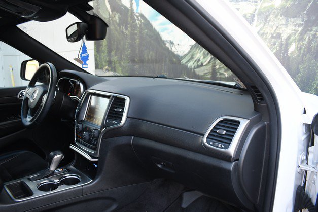 Used 2017 Jeep Grand Cherokee Altitude AWD/4WD image 25