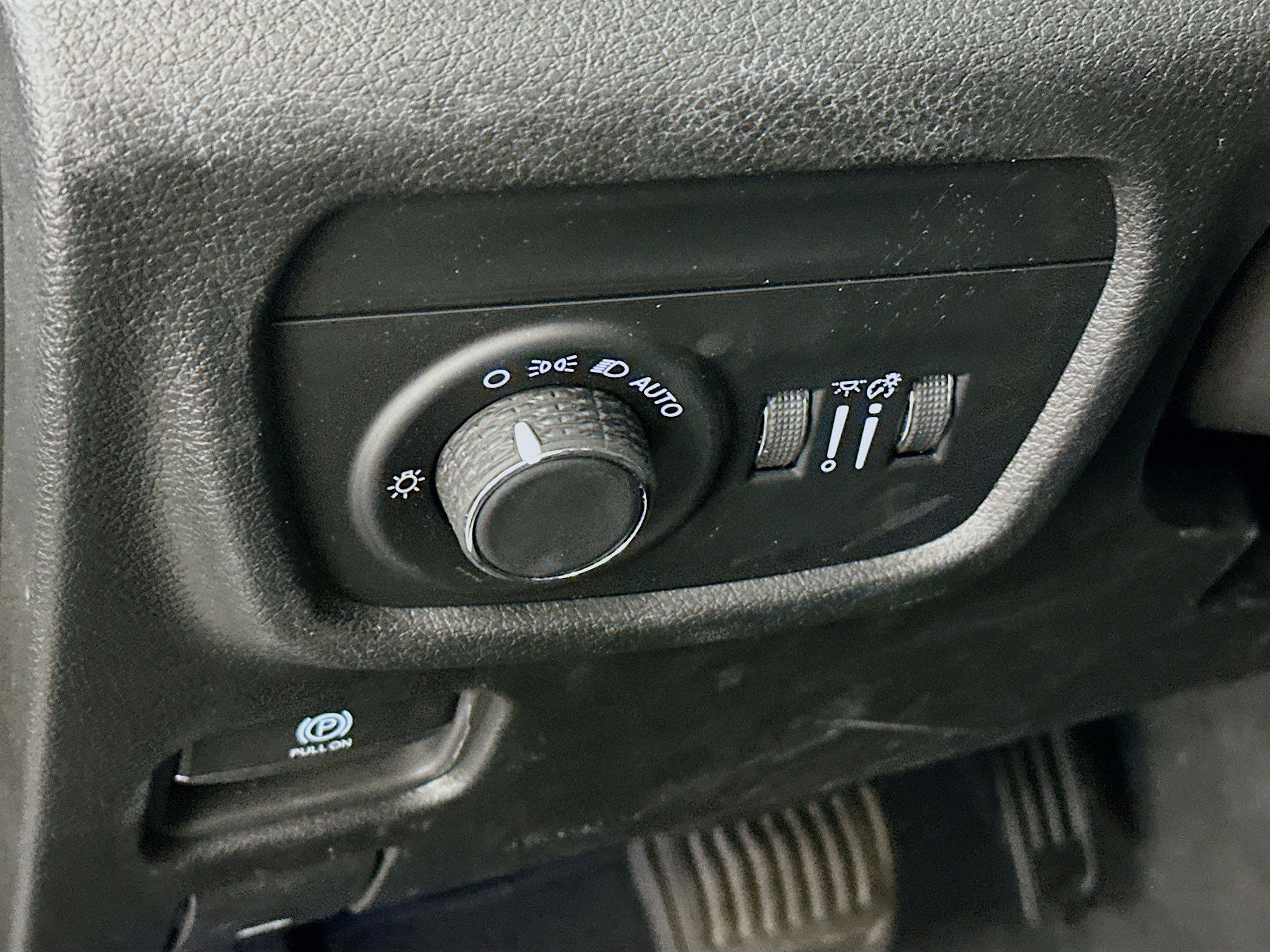 Used 2023 Jeep Grand Cherokee L Laredo image 17