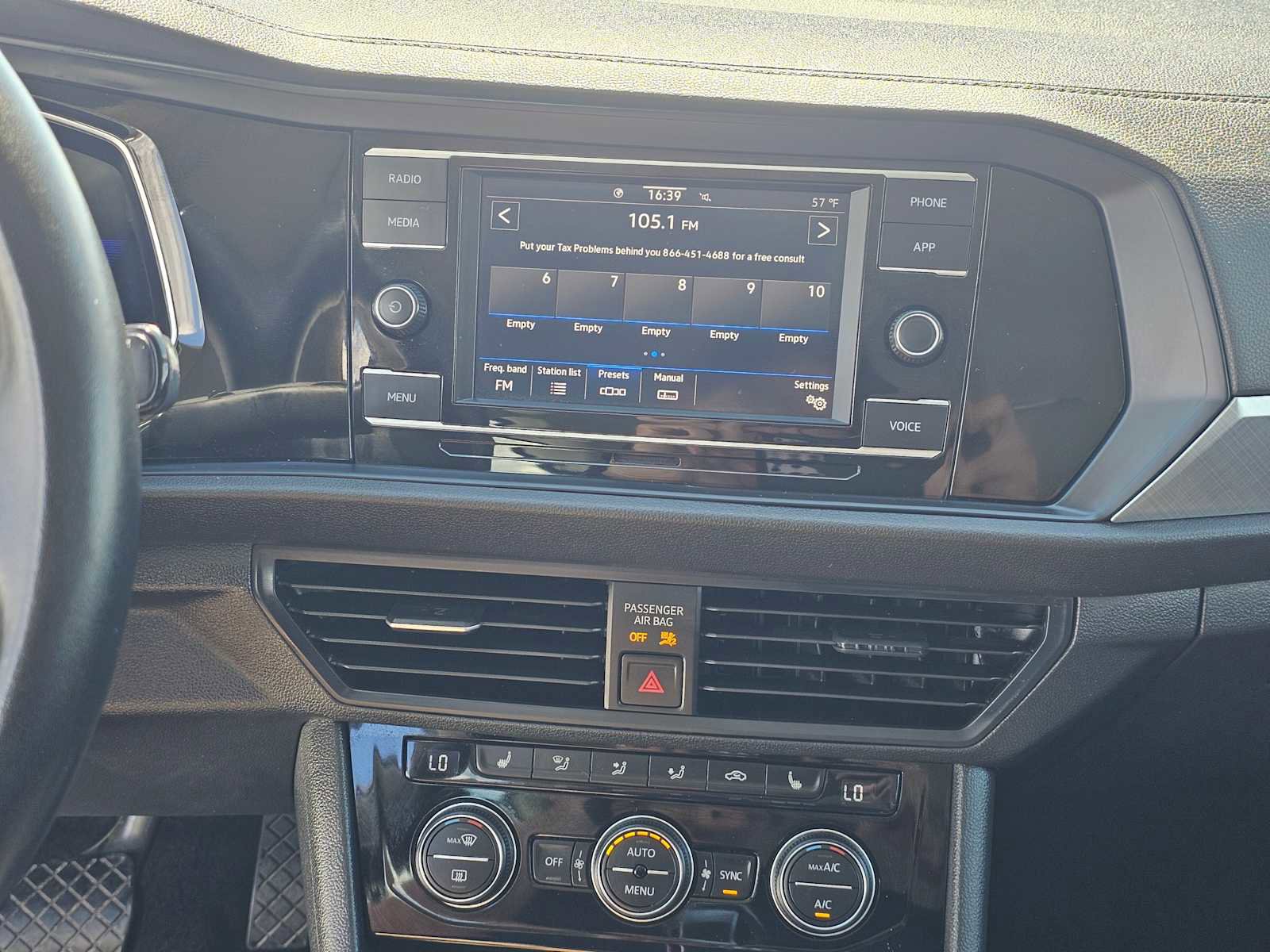 Used 2024 Volkswagen Jetta SE FWD image 26