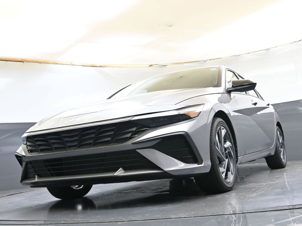Certified 2025 Hyundai Elantra Sport FWD image 28