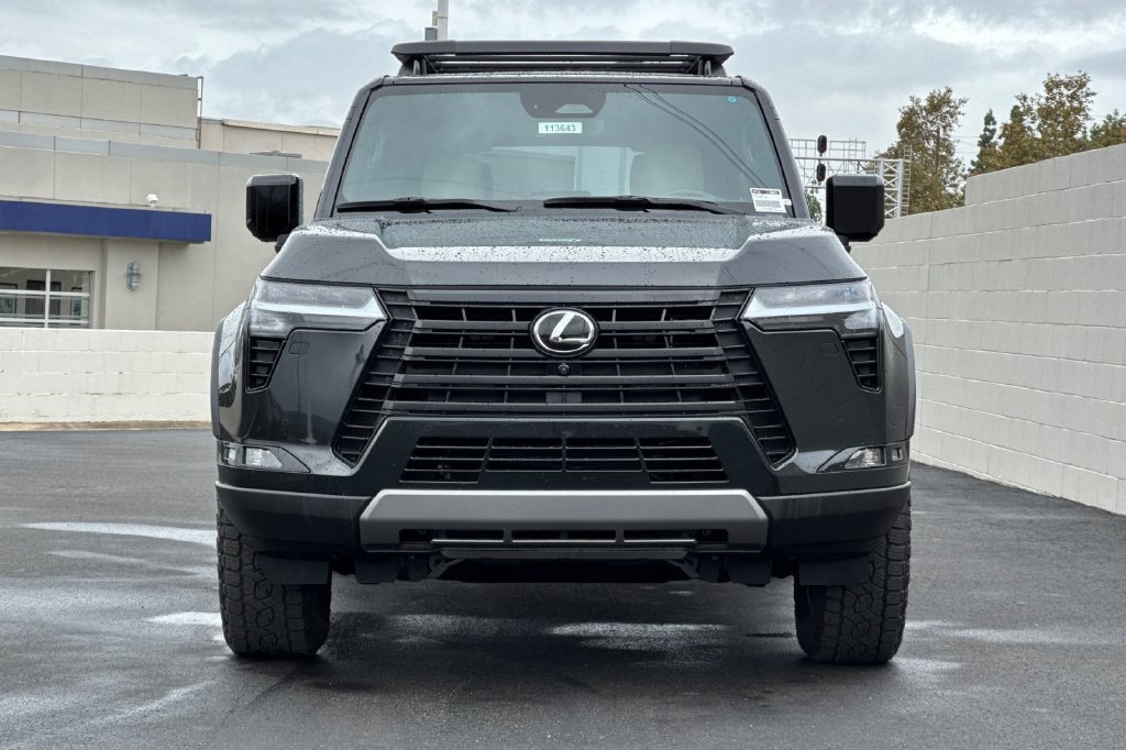 Used 2025 Lexus GX 550 w/ Accessory Package (32) AWD/4WD image 13