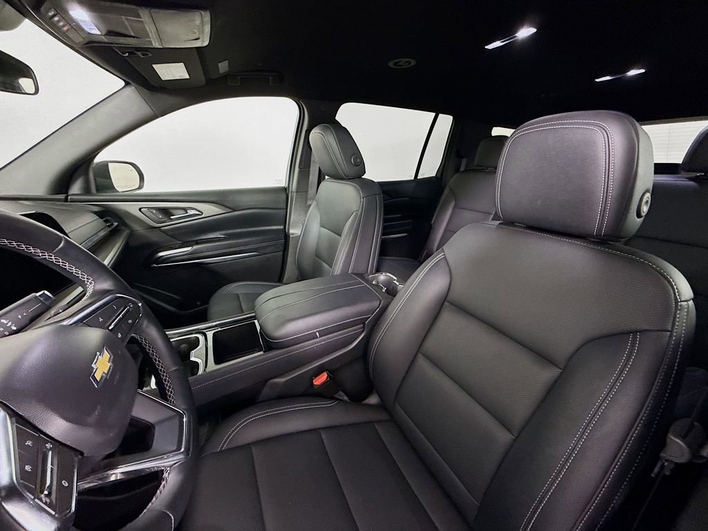 Used 2025 Chevrolet Traverse LT image 11