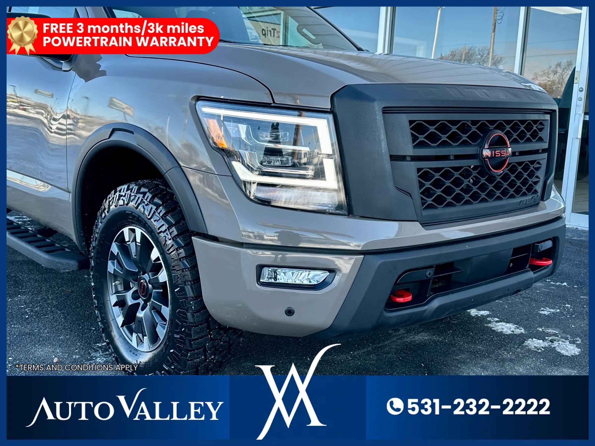 Used 2024 Nissan Titan PRO-4X w/ Pro-4x Utility Package image 10