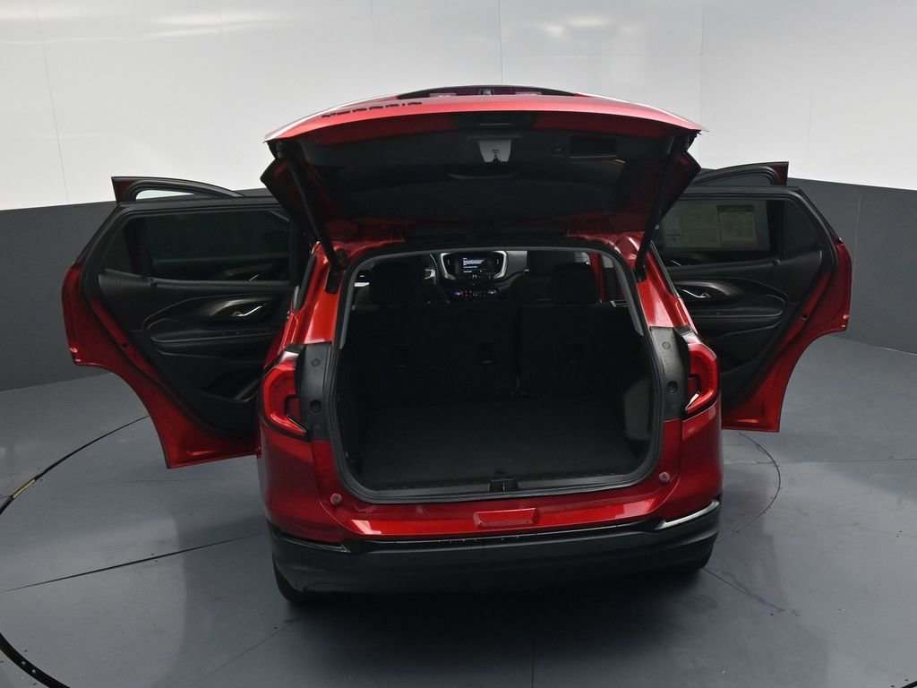 Used 2024 GMC Terrain SLE w/ Driver Convenience Package image 23