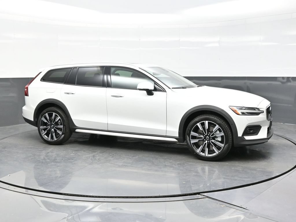 New 2026 Volvo V60 B5 Cross Country Ultra w/ Climate Package AWD/4WD image 8