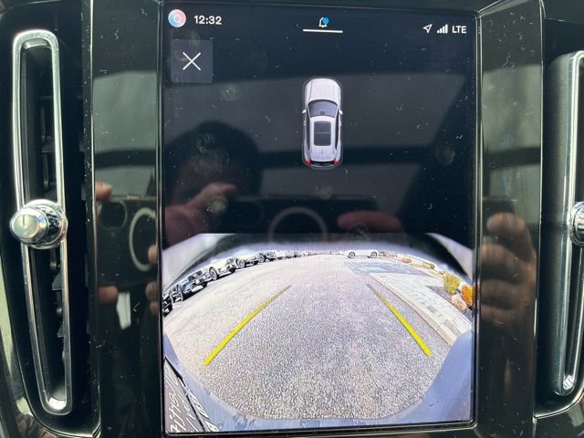 Used 2025 Volvo XC40 B5 Core image 23