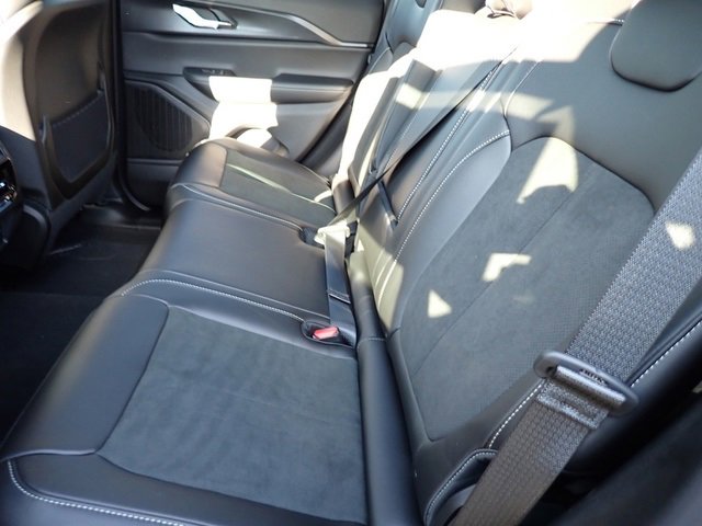 New 2025 Jeep Grand Cherokee Altitude image 11