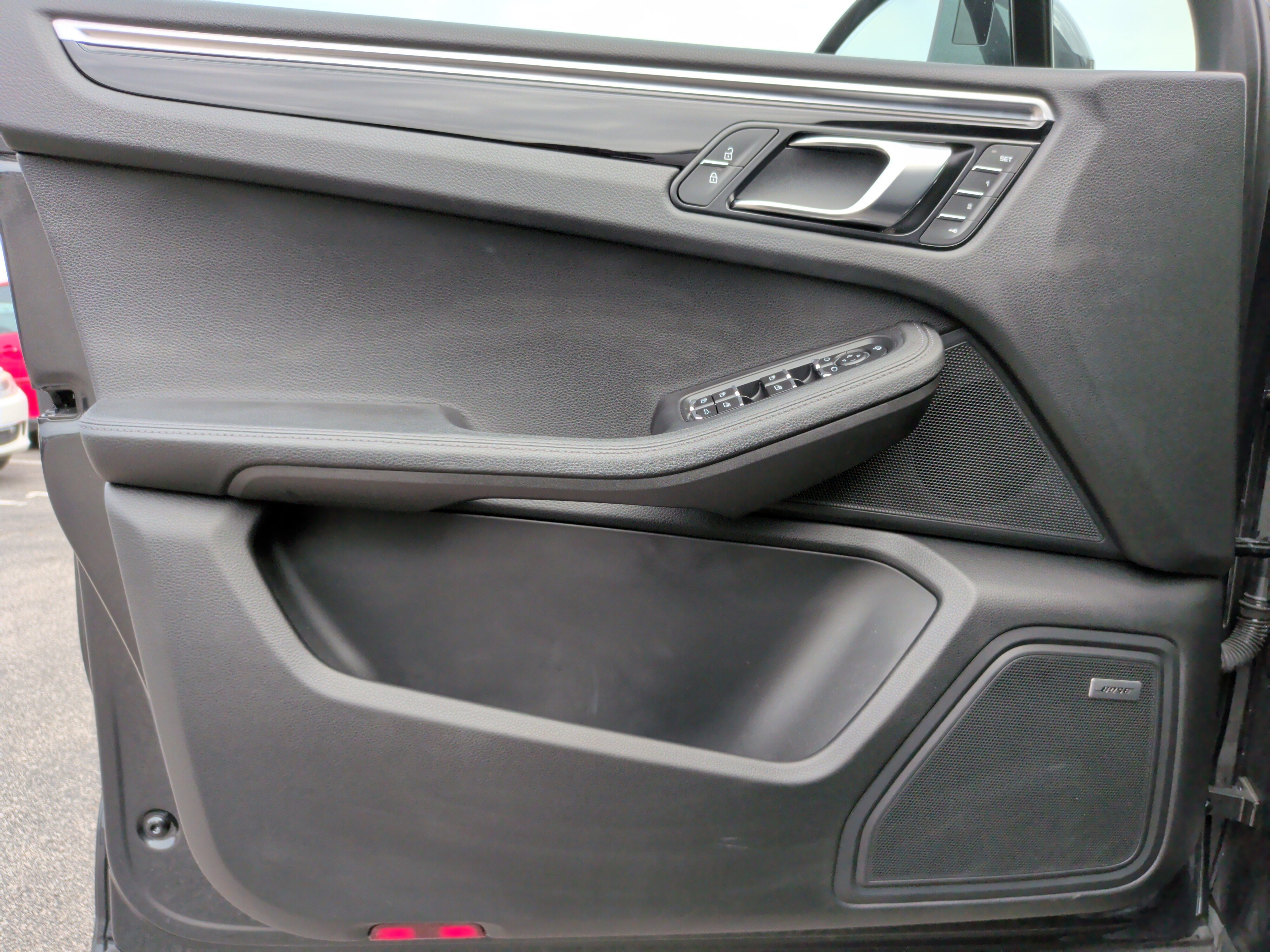 Used 2024 Porsche Macan image 27