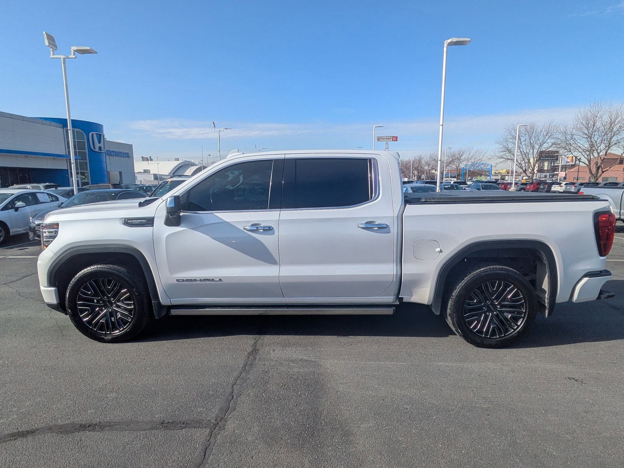 Used 2022 GMC Sierra 1500 Denali Ultimate image 9