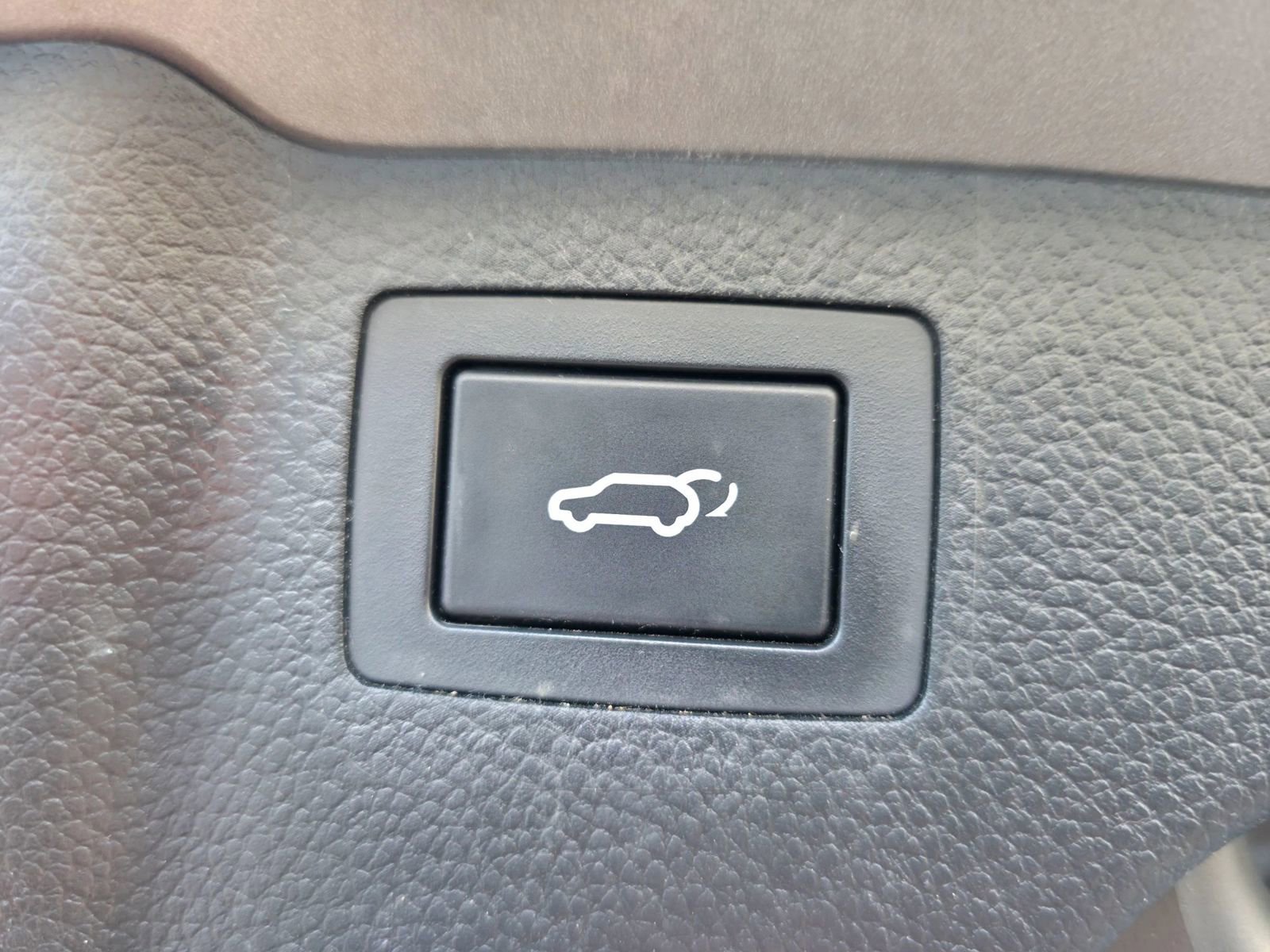 Used 2018 Hyundai Santa Fe Sport w/ 2.0T Ultimate Tech Package 05 FWD image 17