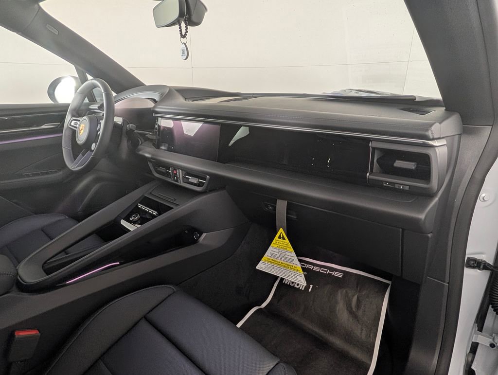 New 2026 Porsche Macan 4 Electric image 18