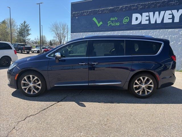 Used 2019 Chrysler Pacifica Limited w/ Tire & Wheel Group FWD image 2
