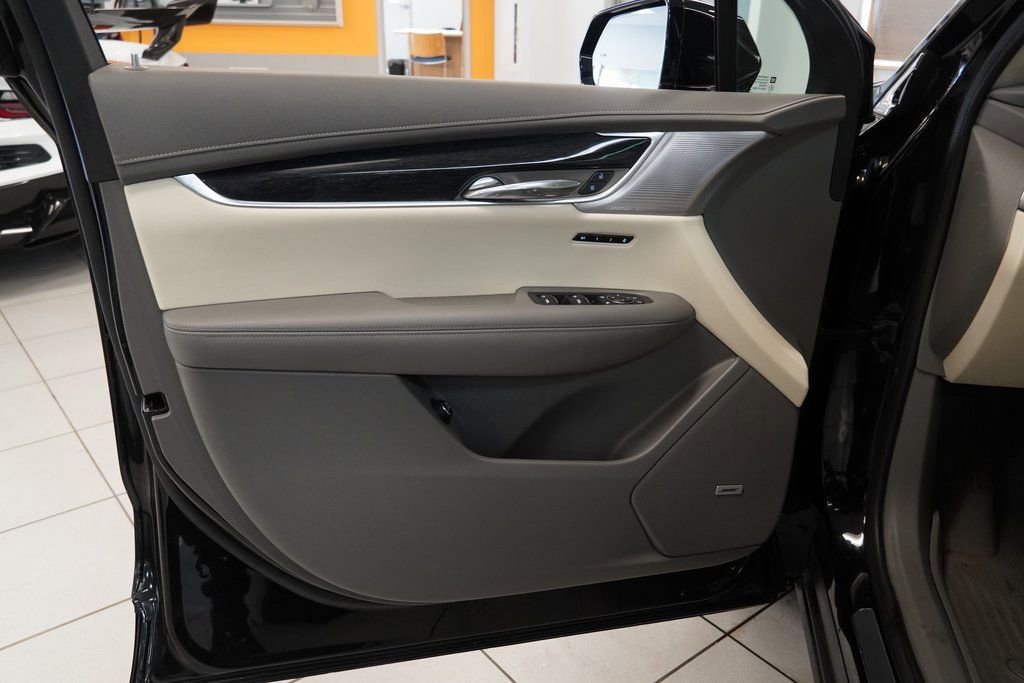 Used 2023 Cadillac XT6 Premium Luxury image 18