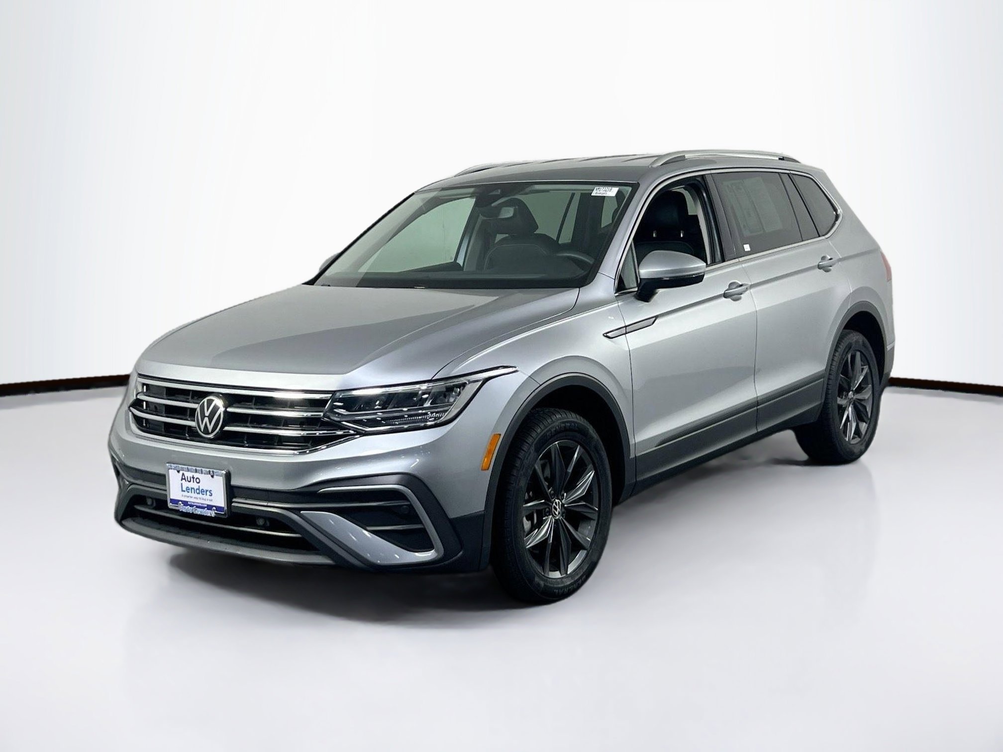 Used 2022 Volkswagen Tiguan SE AWD/4WD image 1